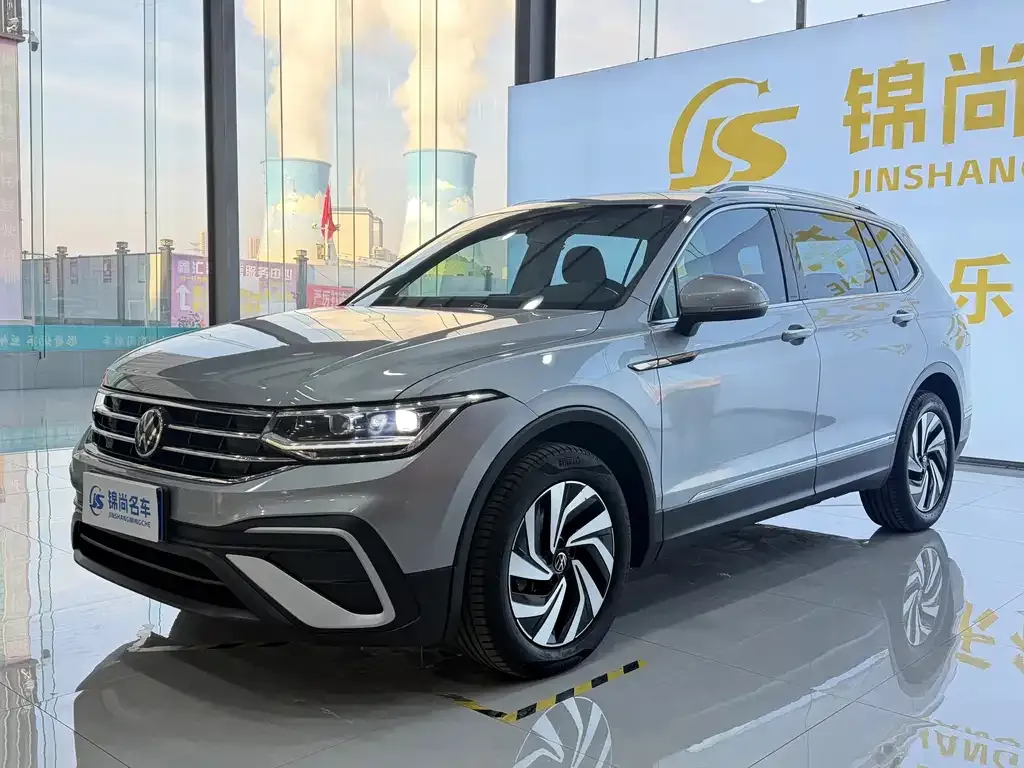 Volkswagen Tiguan L — фото 7