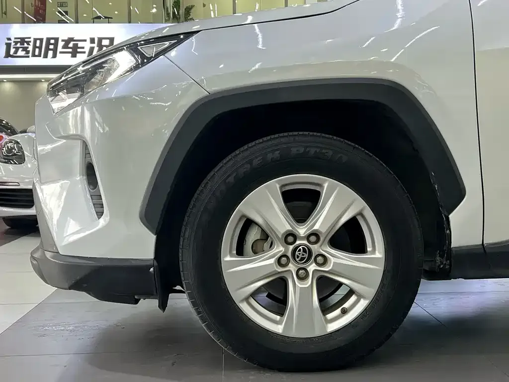 Toyota RAV4 — фото 9