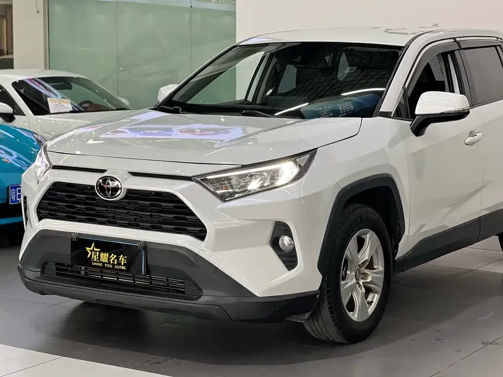 Toyota RAV4 — фото 6