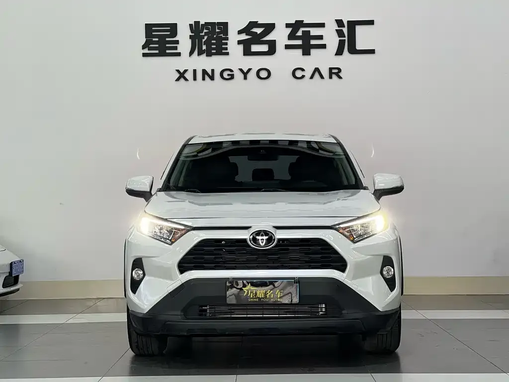 Toyota RAV4 — фото 4