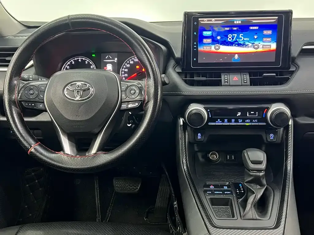 Toyota RAV4 — фото 10