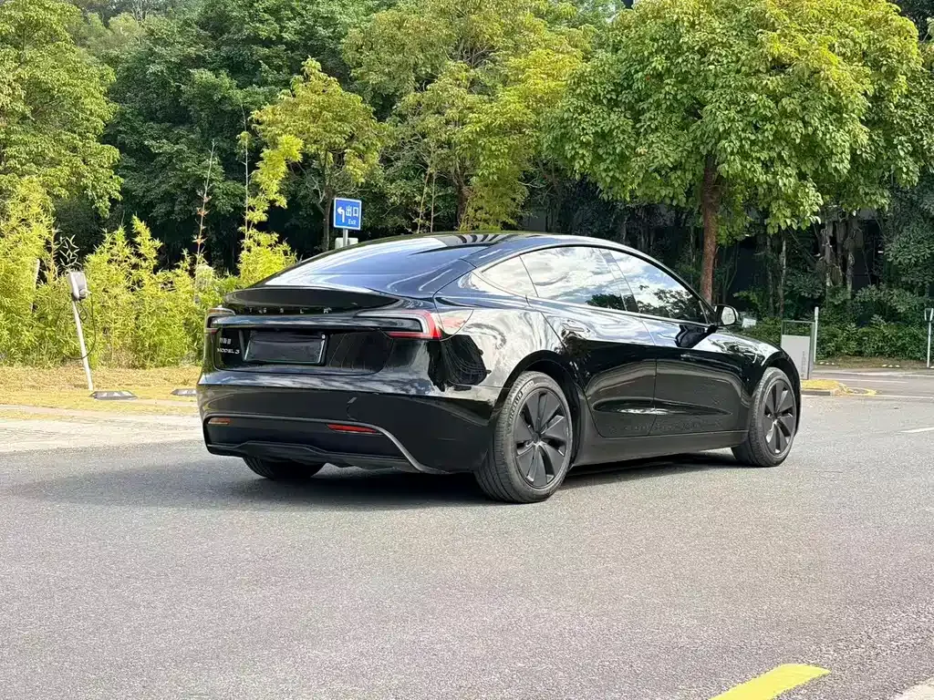 Tesla Model 3 — фото 7