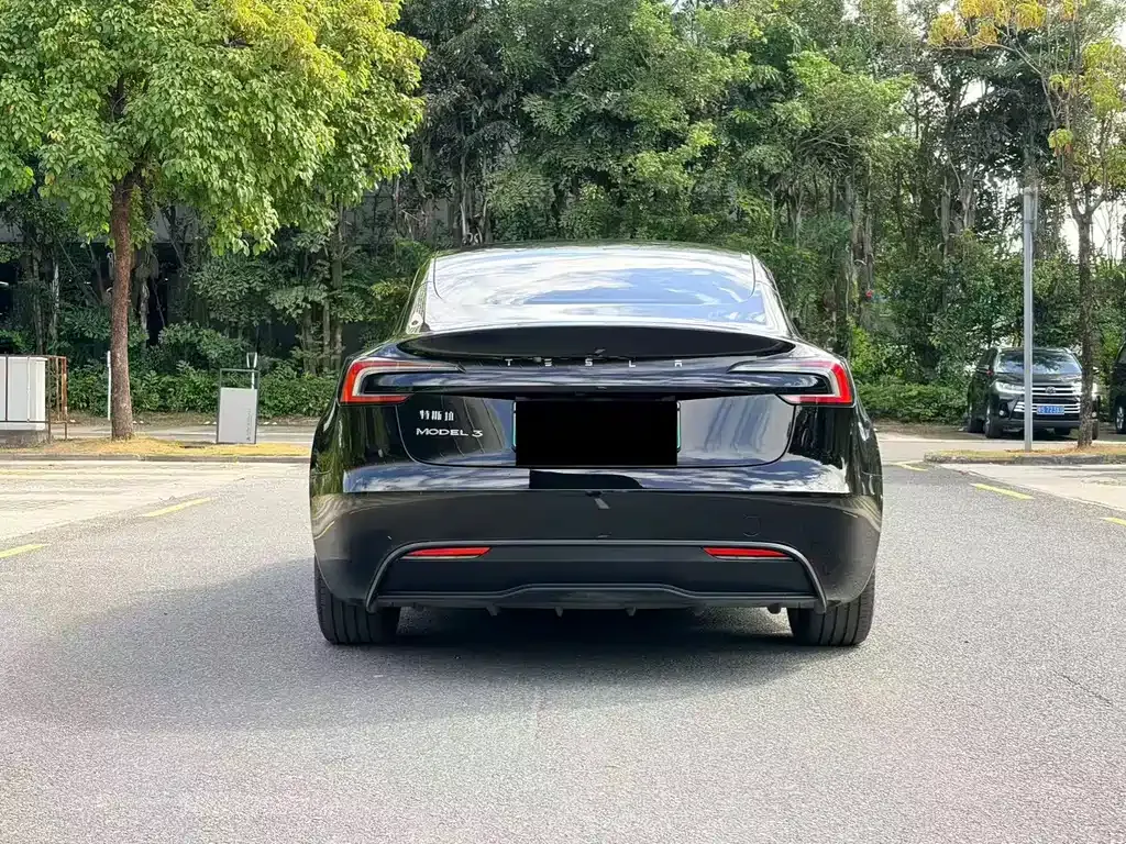 Tesla Model 3 — фото 5