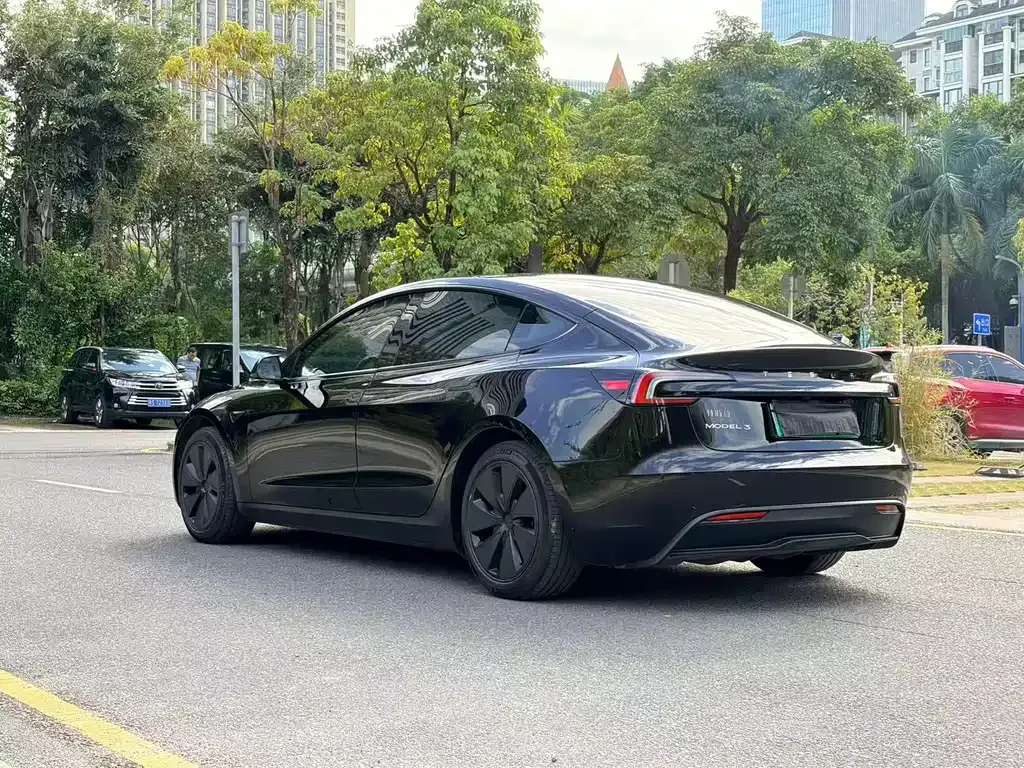 Tesla Model 3 — фото 9