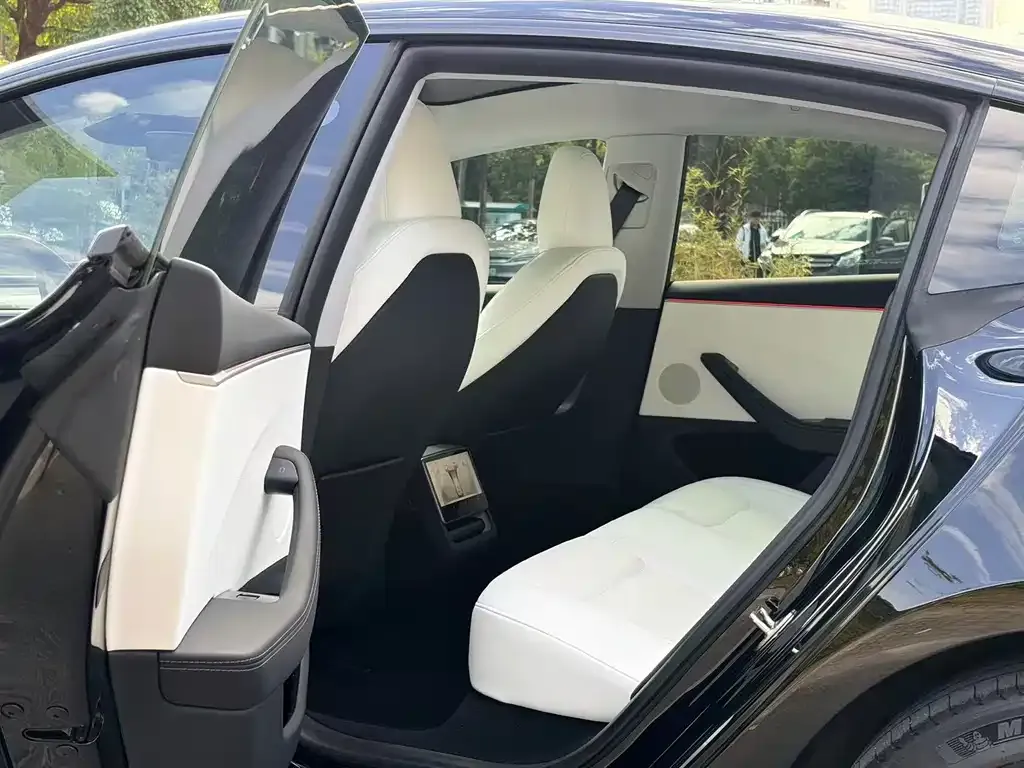 Tesla Model 3 — фото 4