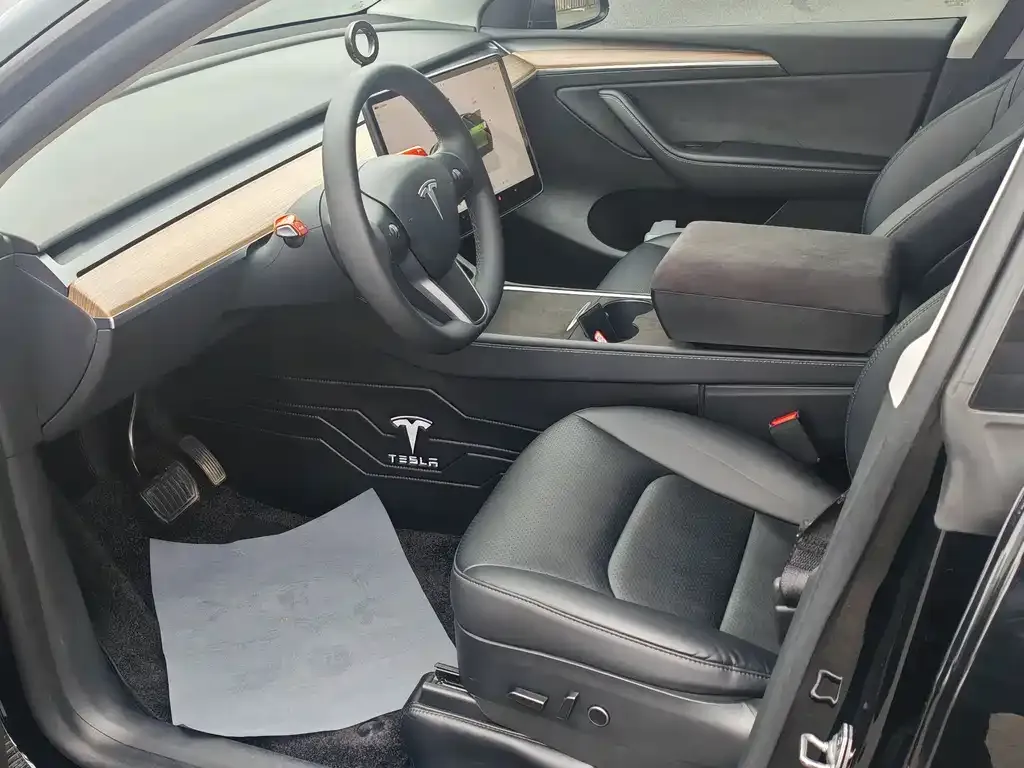 Tesla Model Y — фото 6
