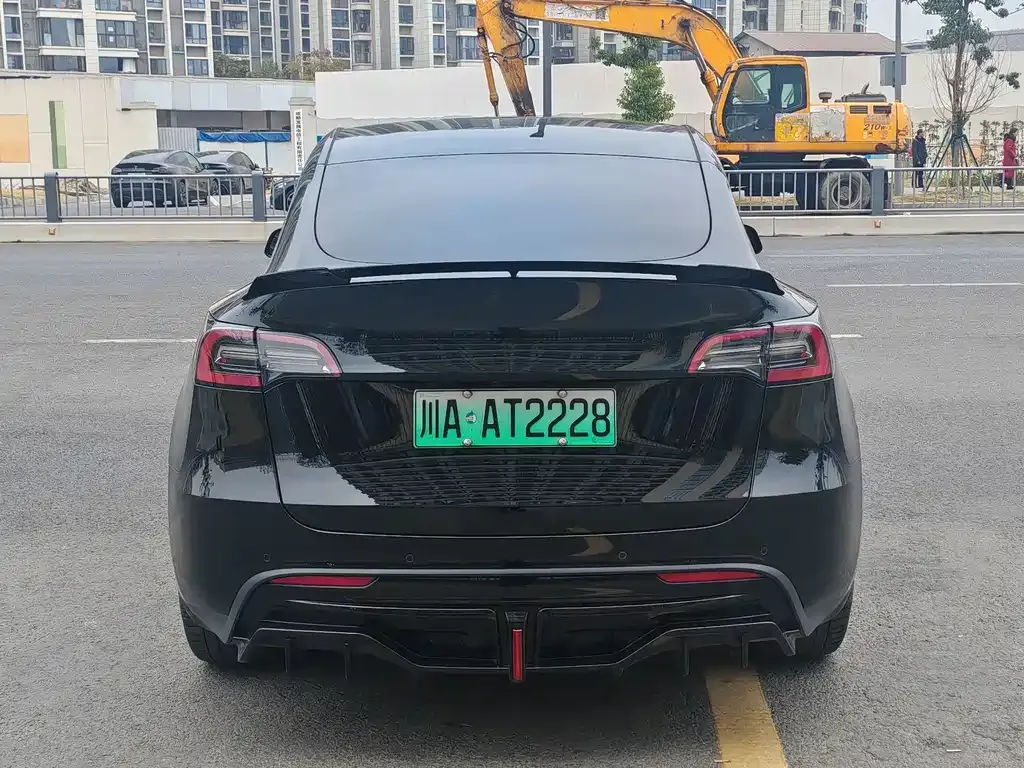 Tesla Model Y — фото 4