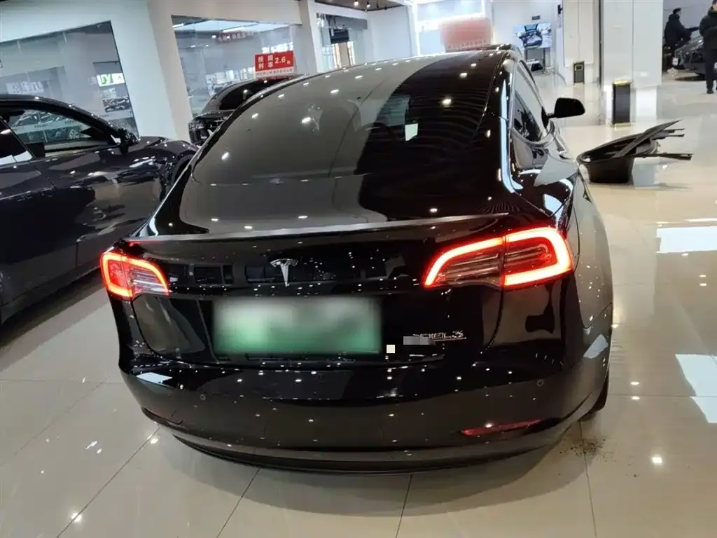 Tesla Model 3 — фото 3