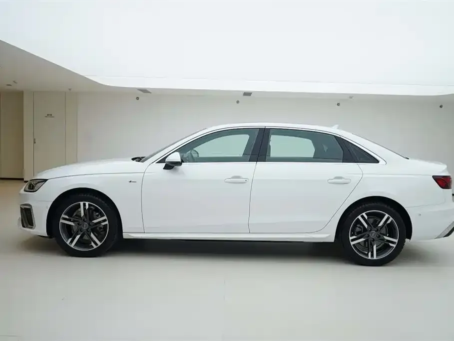 Audi A4L 2022 из CN, фото 5