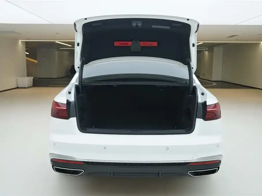 Audi A4L 2022 из CN, фото 6