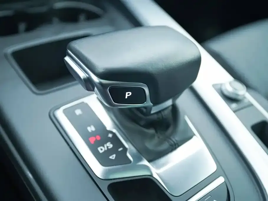 Audi A4L 2022 из CN, фото 3