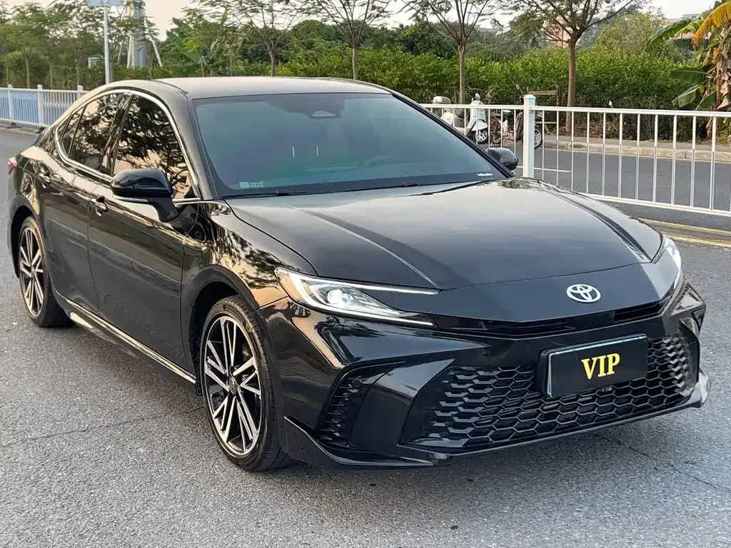 Toyota Camry — фото 6
