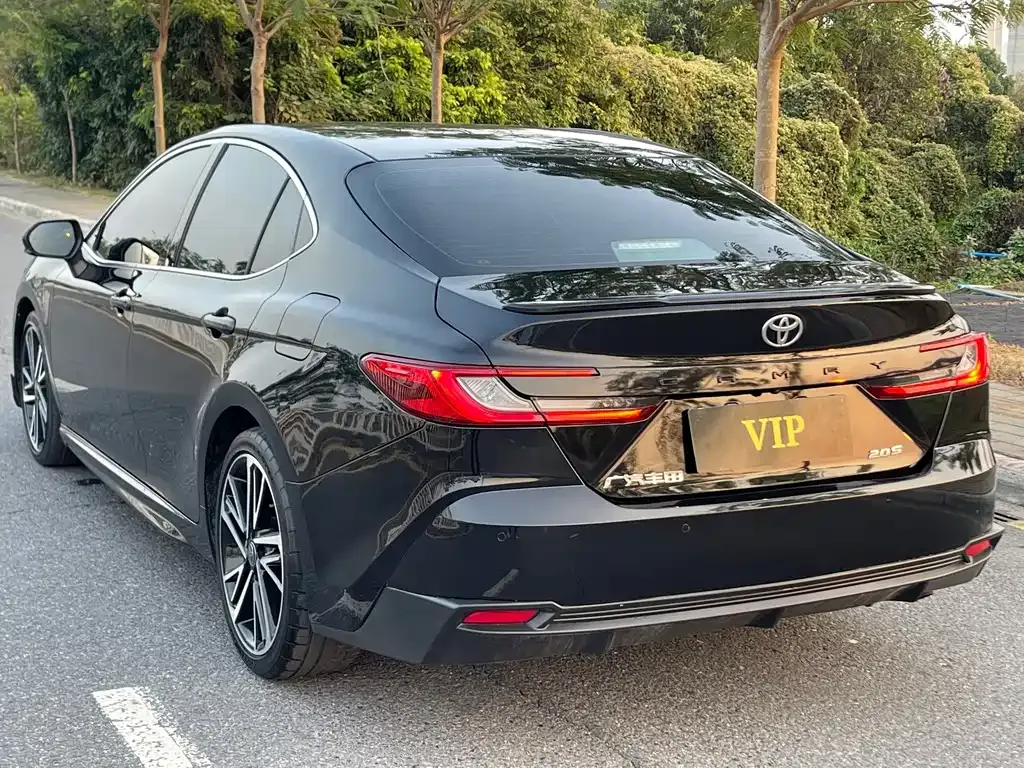 Toyota Camry — фото 10