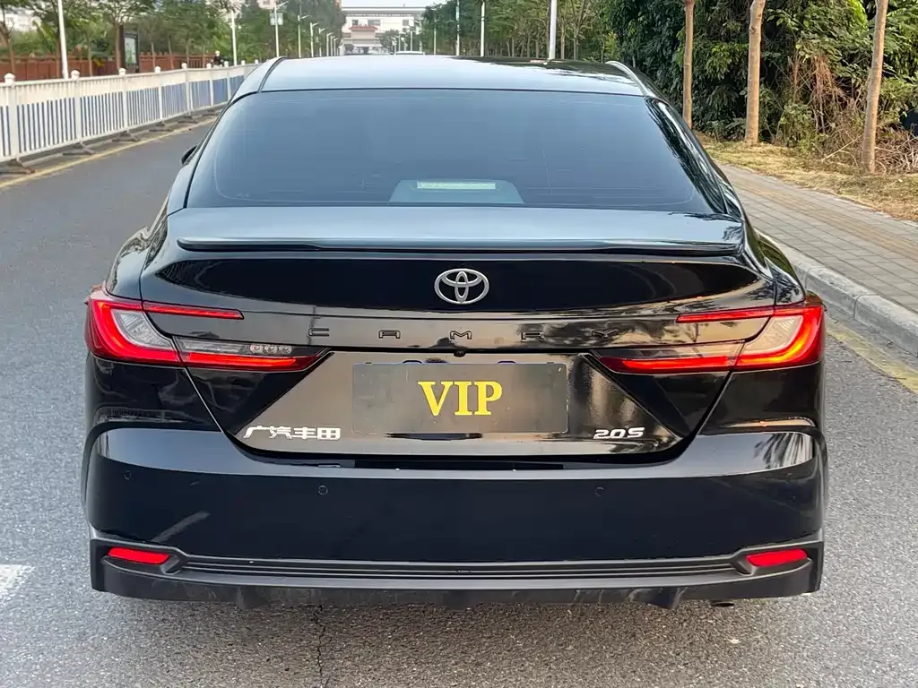 Toyota Camry — фото 4