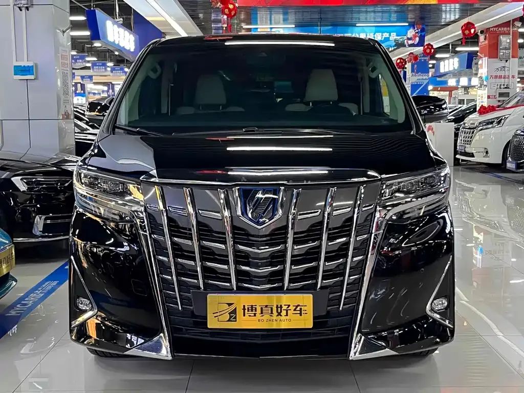 Toyota Alphard — фото 3