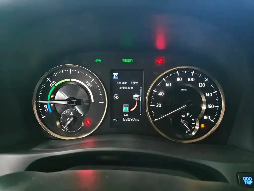 Toyota Alphard — фото 2