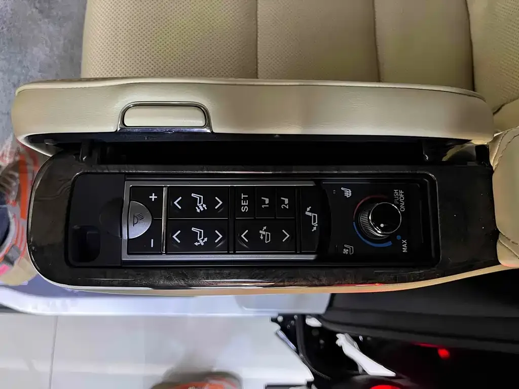 Toyota Alphard — фото 7