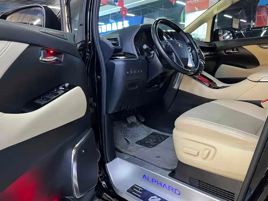 Toyota Alphard — фото 5
