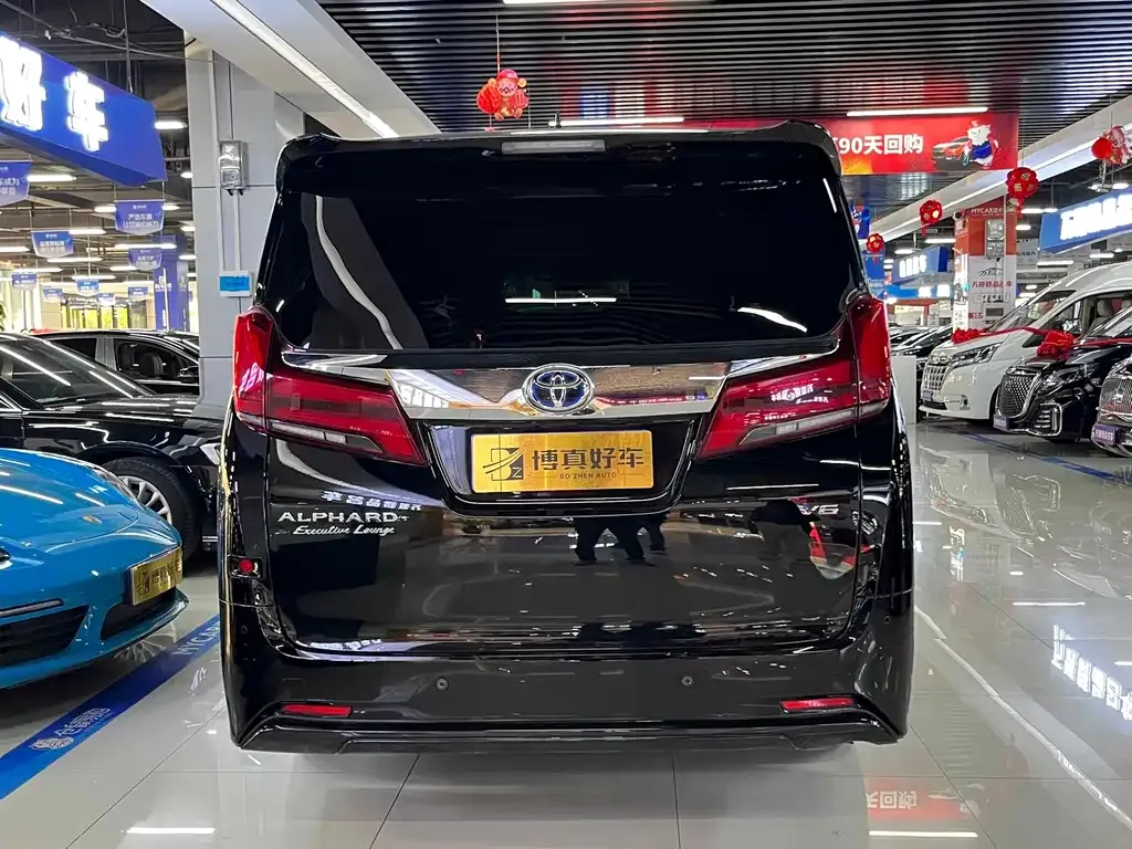 Toyota Alphard — фото 6