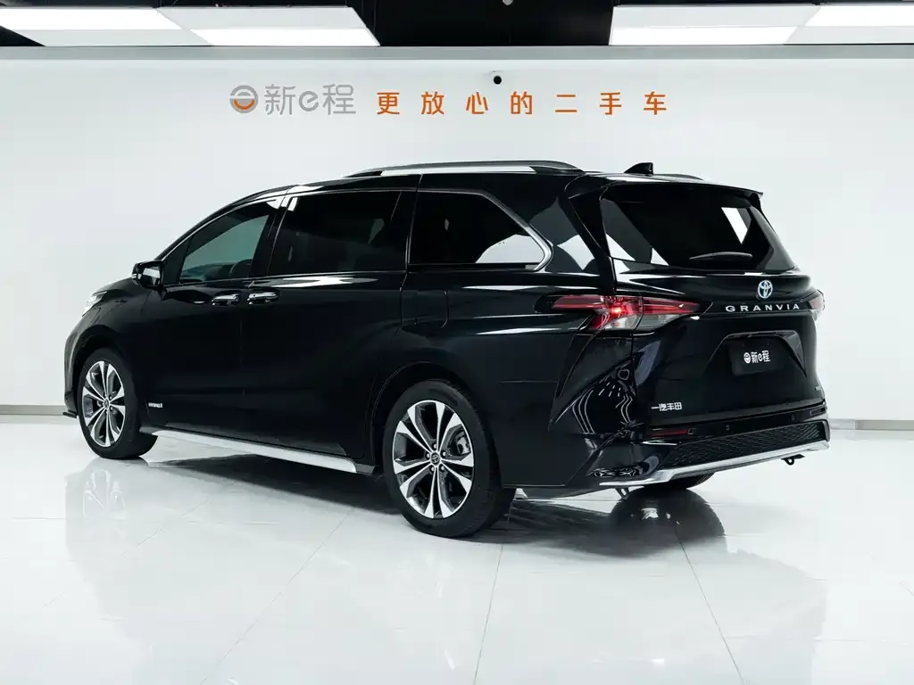Toyota Granvia 2023 из CN, фото 8