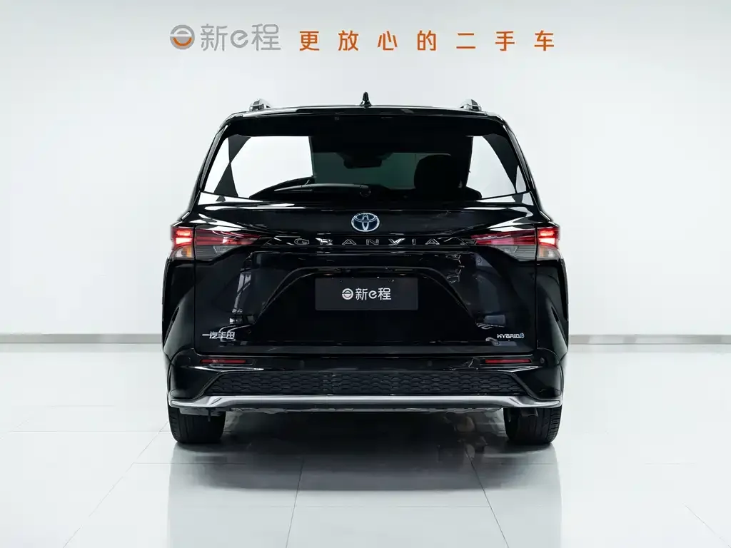 Toyota Granvia 2023 из CN, фото 2