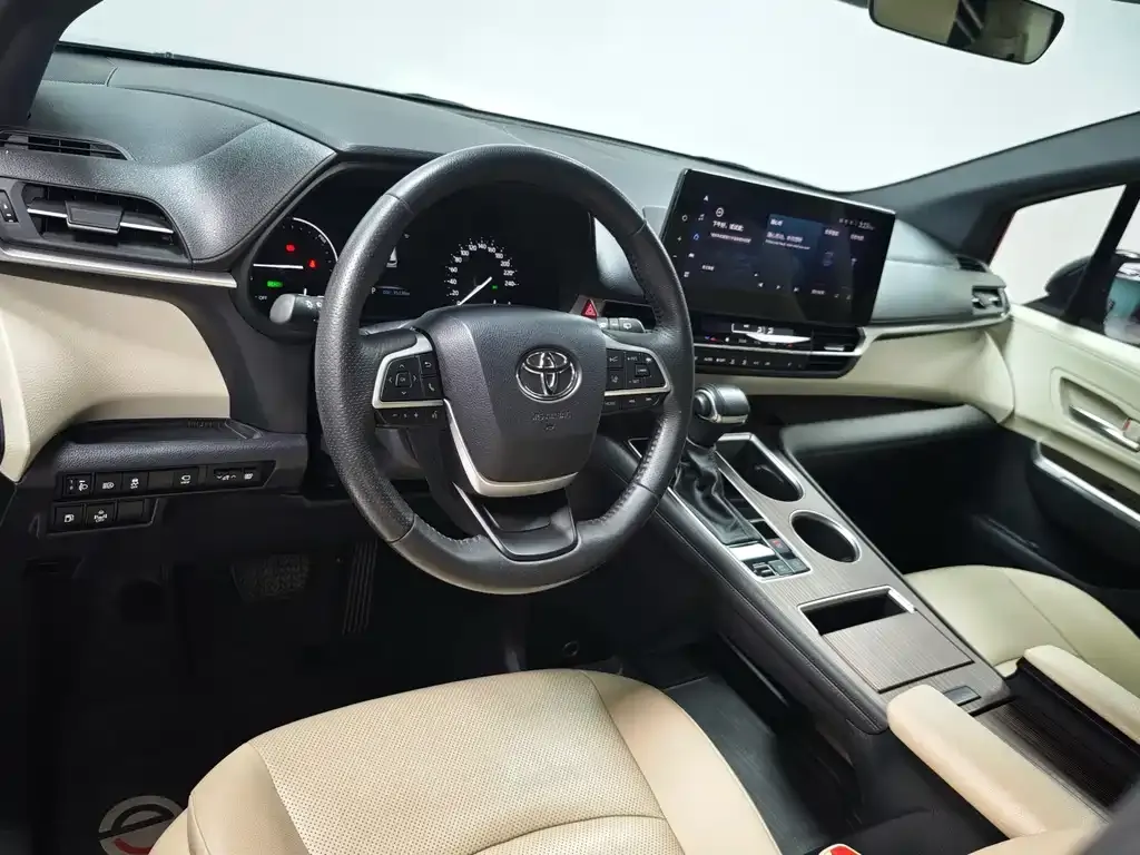 Toyota Granvia 2023 из CN, фото 9