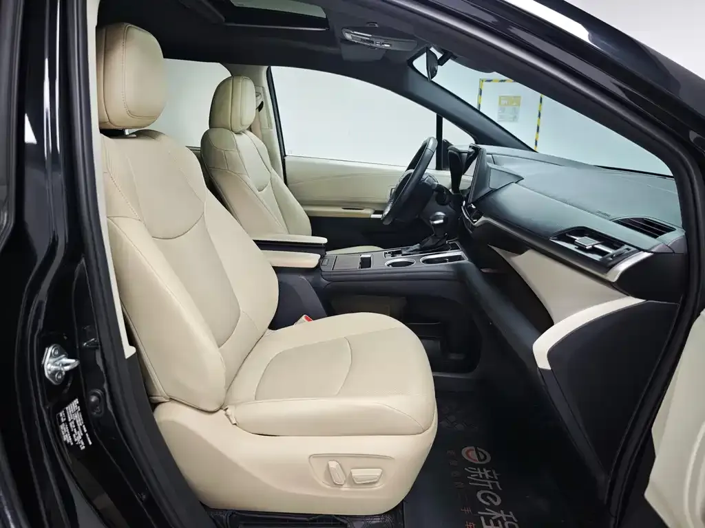 Toyota Granvia 2023 из CN, фото 6