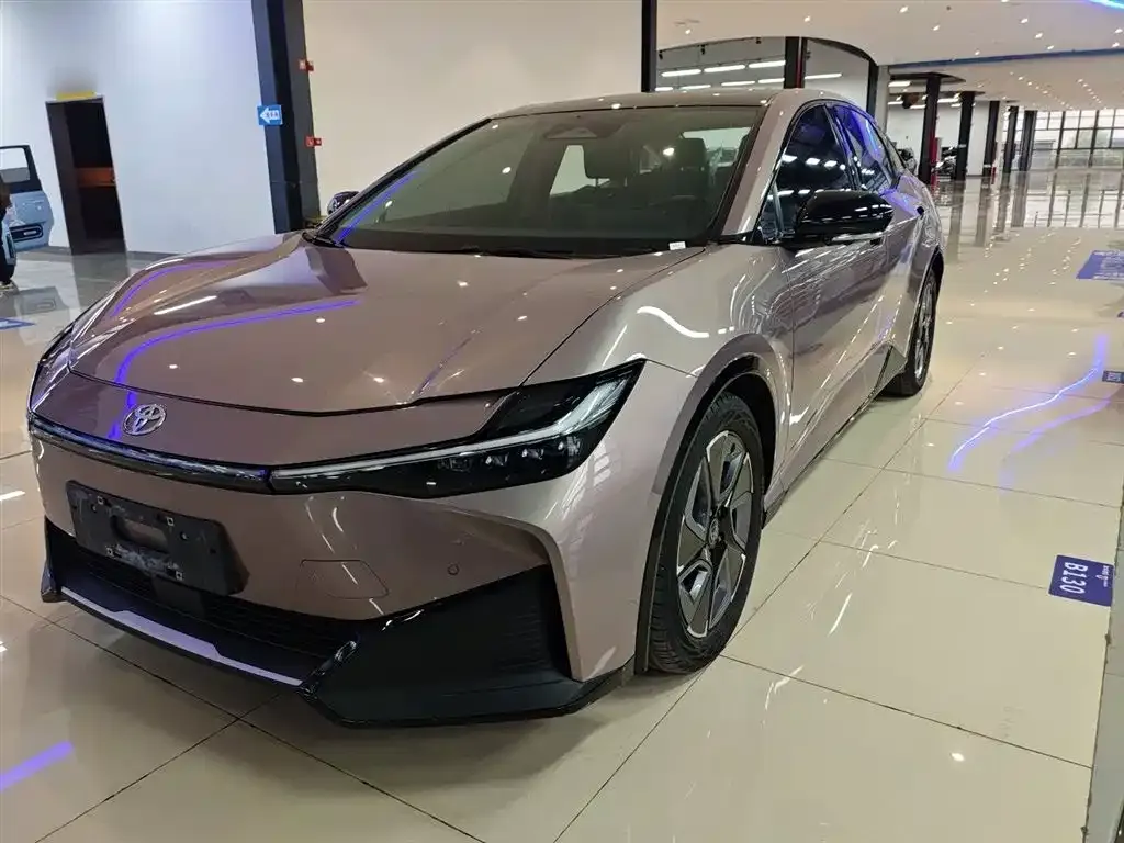 Toyota bZ3 2023 из CN, фото 1