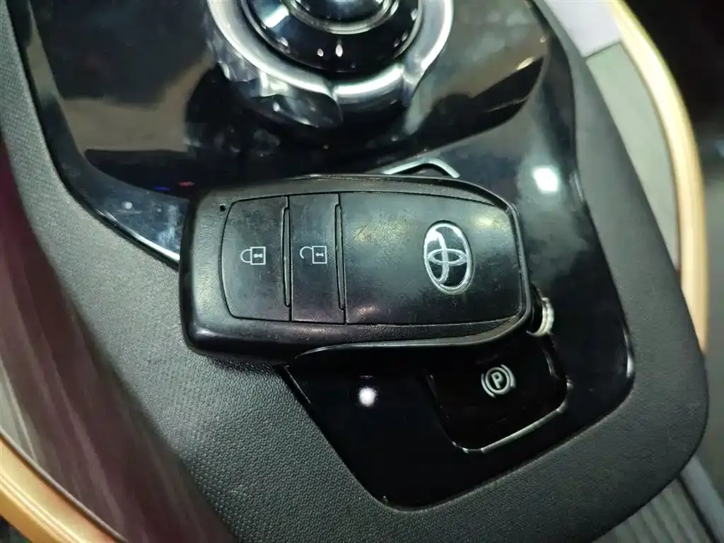 Toyota bZ3 2023 из CN, фото 3
