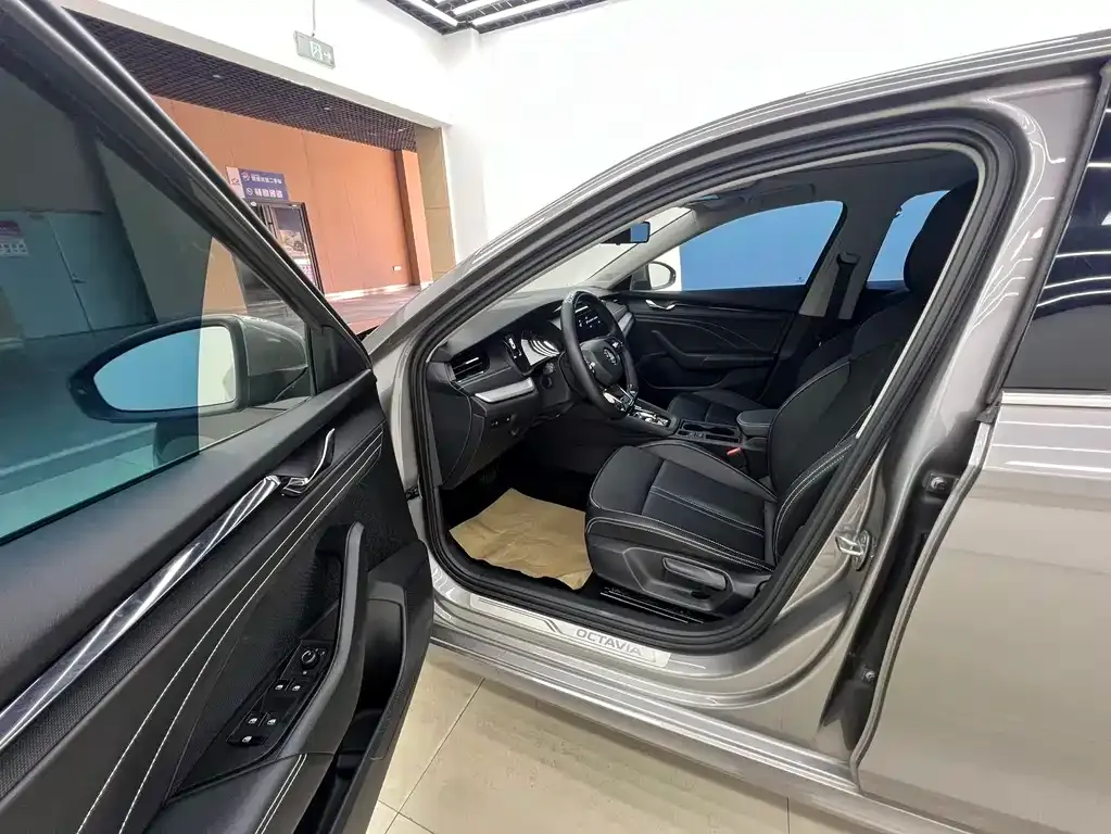 Skoda Octavia — фото 7