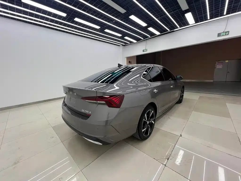 Skoda Octavia — фото 10