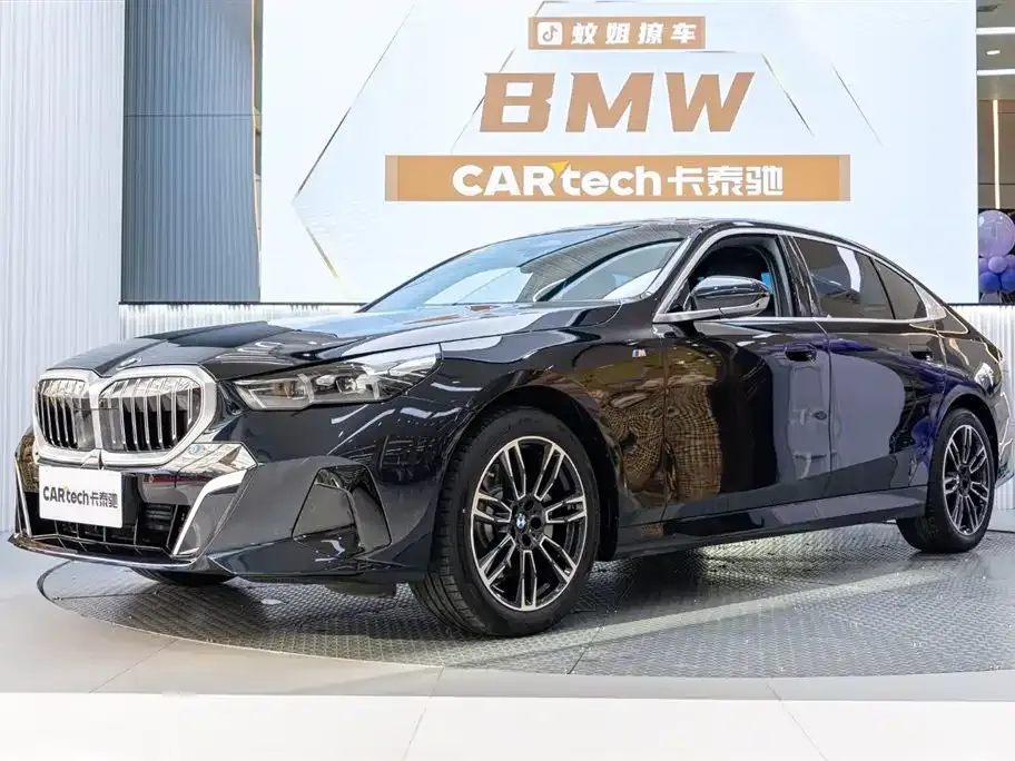 BMW 5 Series — фото 1