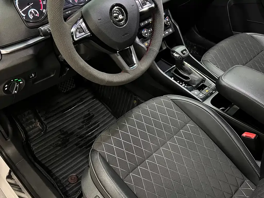Skoda Karoq — фото 10