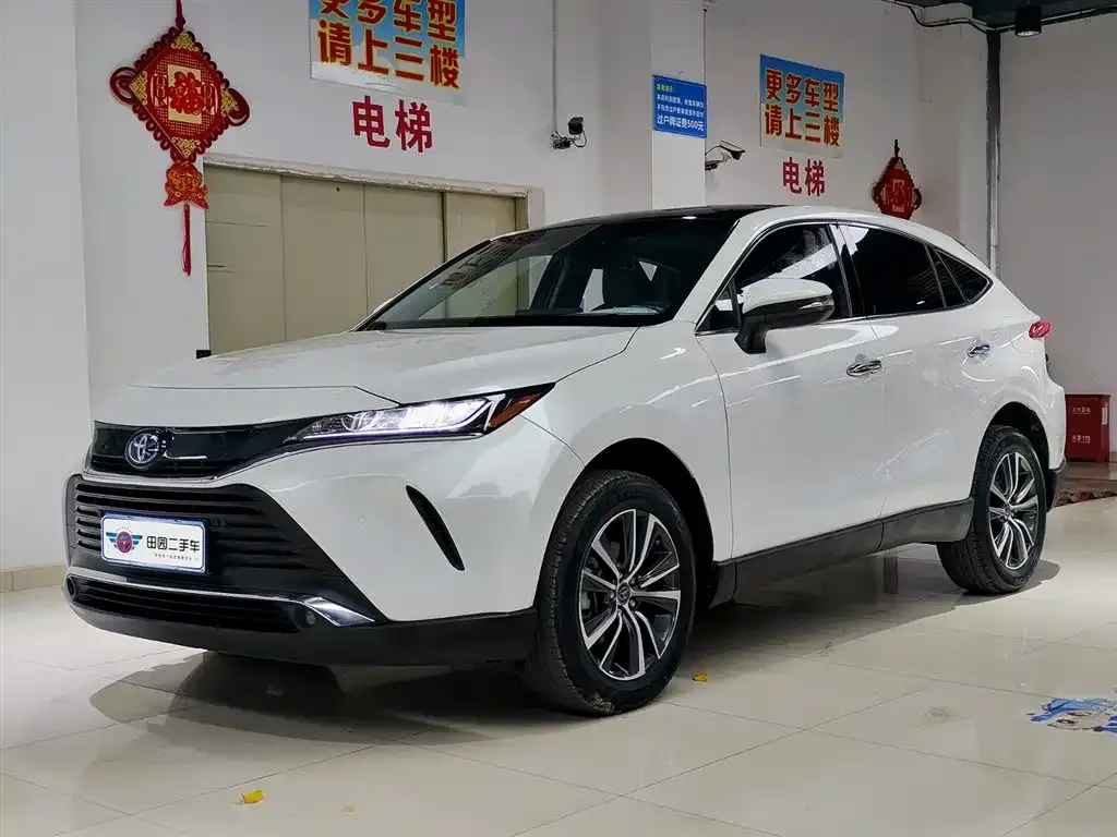 Toyota Harrier — фото 1