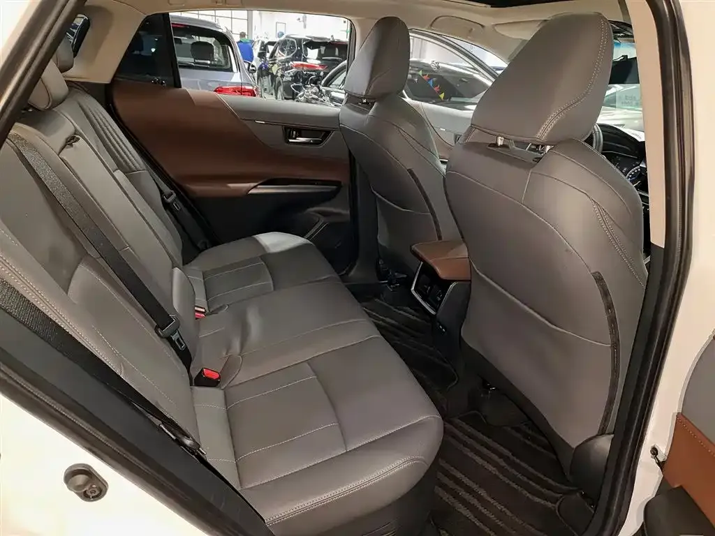 Toyota Harrier — фото 10