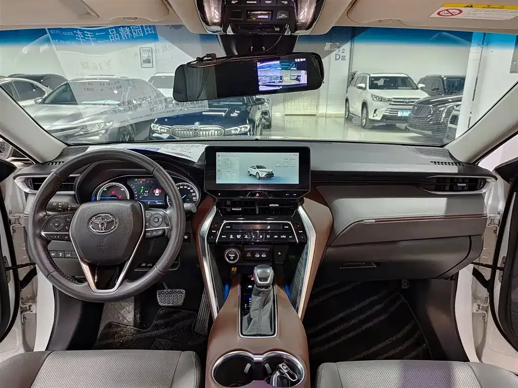 Toyota Harrier — фото 6