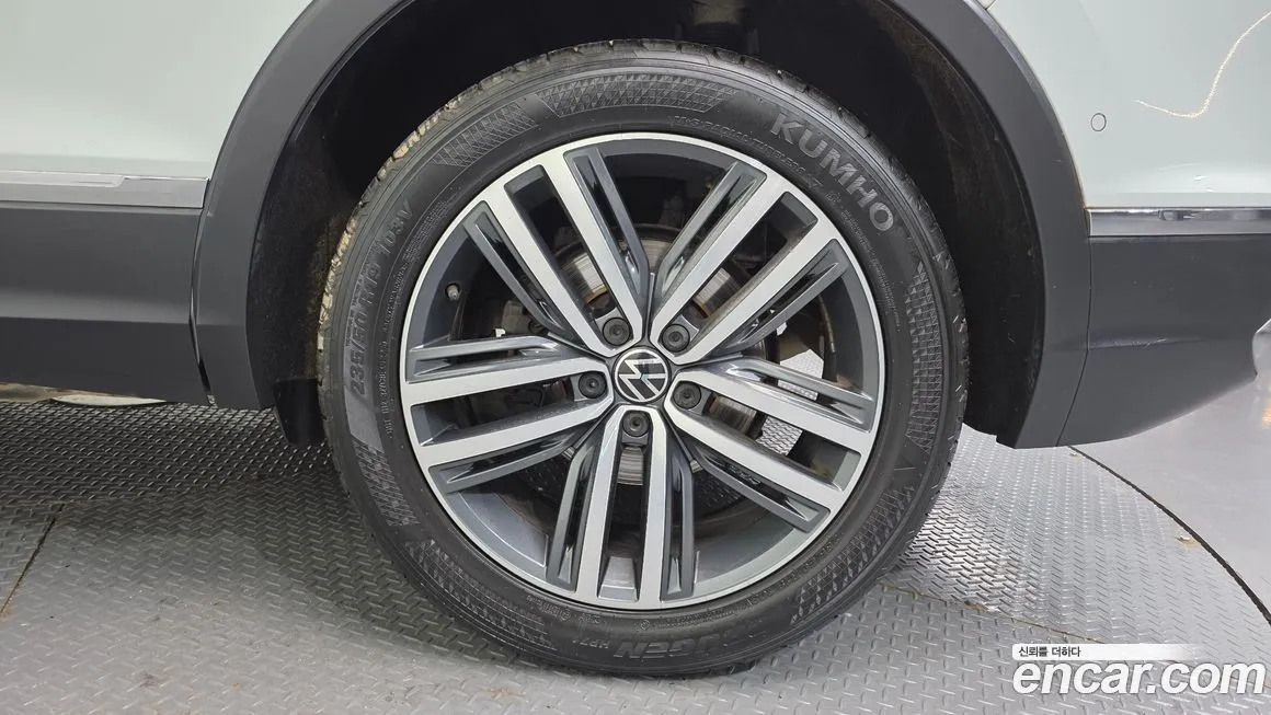 Volkswagen Tiguan — фото 5