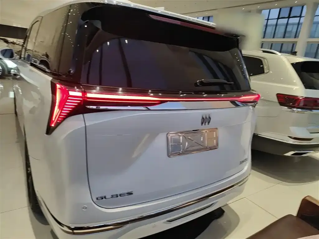 Buick GL8 2025 из CN, фото 2