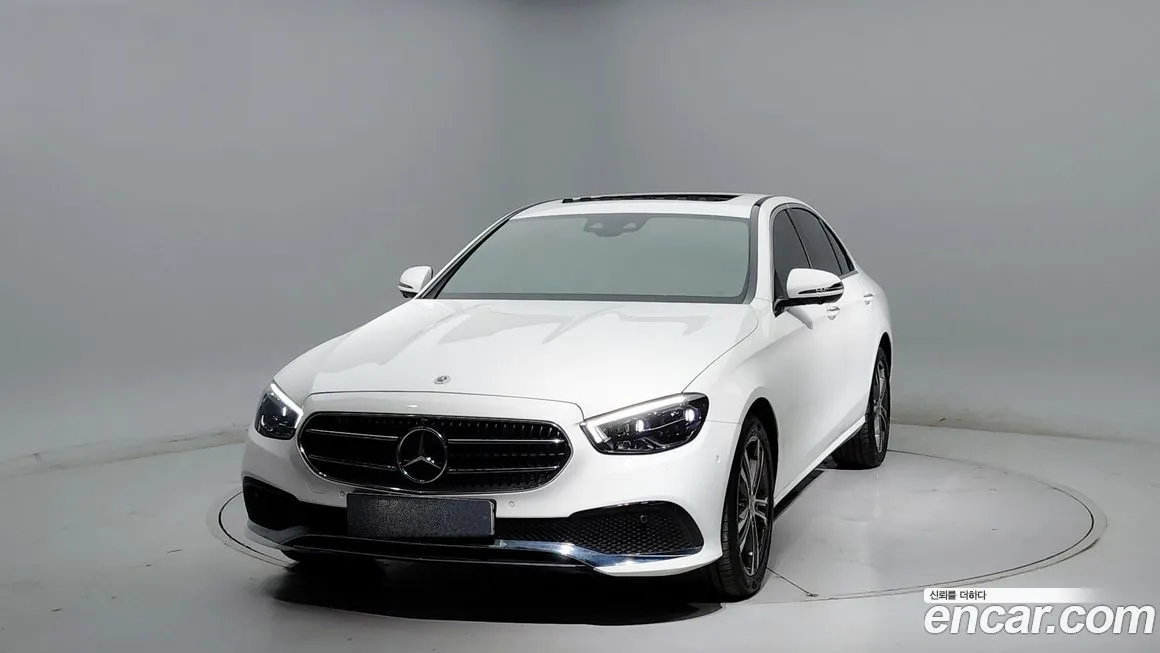Mercedes-Benz E-Class — фото 1