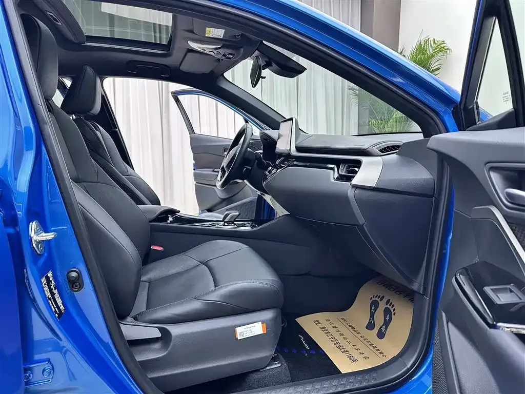 Toyota C-HR EV 2021 из CN, фото 8