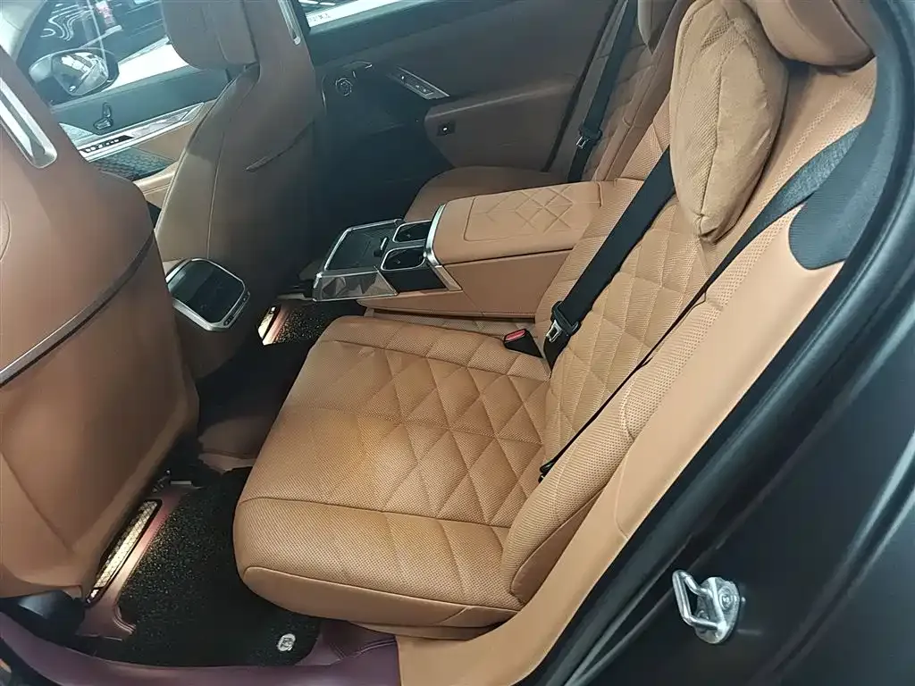 BMW 7 Series 2024 из CN, фото 10