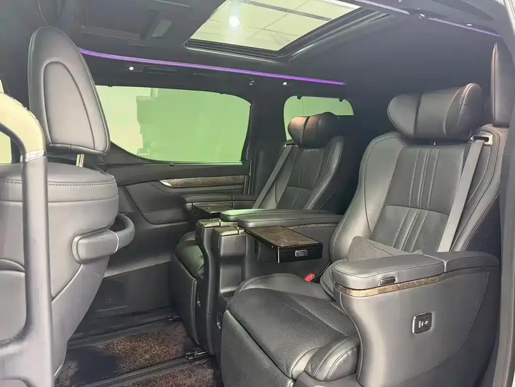 Toyota Vellfire 2023 из CN, фото 2