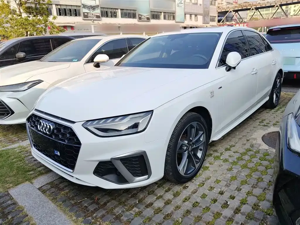 Audi A4L 2021 из CN, фото 2