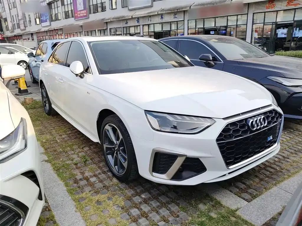 Audi A4L 2021 из CN, фото 4