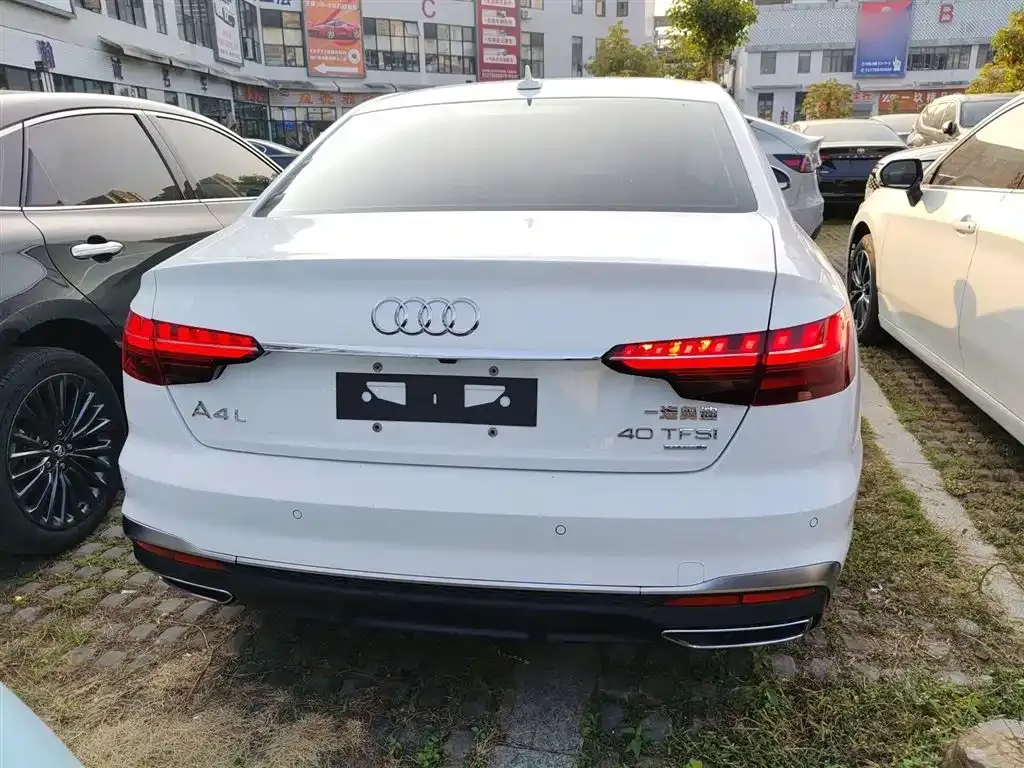 Audi A4L 2021 из CN, фото 6