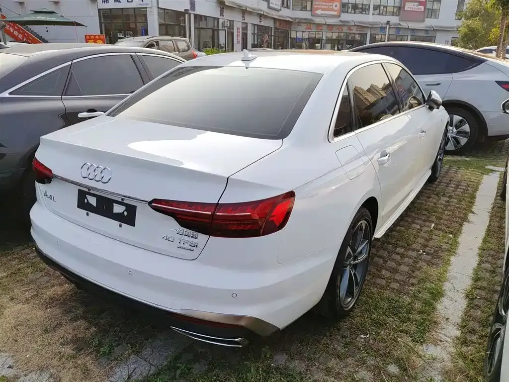 Audi A4L 2021 из CN, фото 7