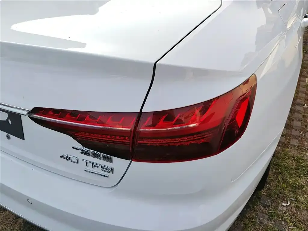 Audi A4L 2021 из CN, фото 8