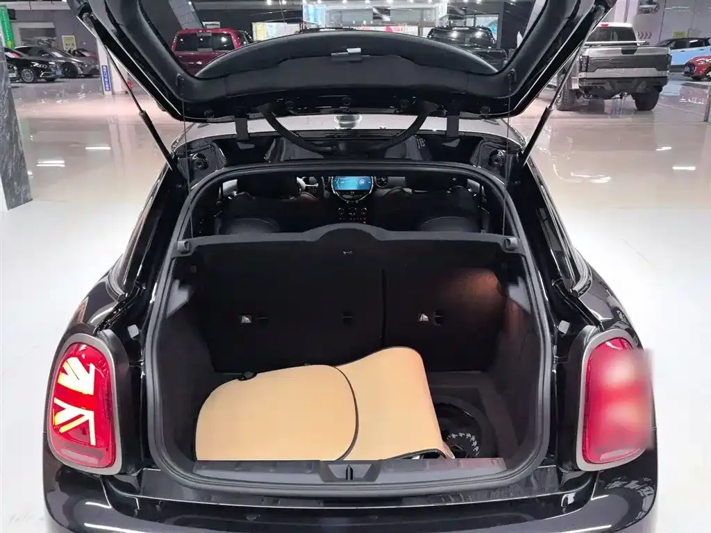MINI Cooper (3-door) 2023 из CN, фото 8