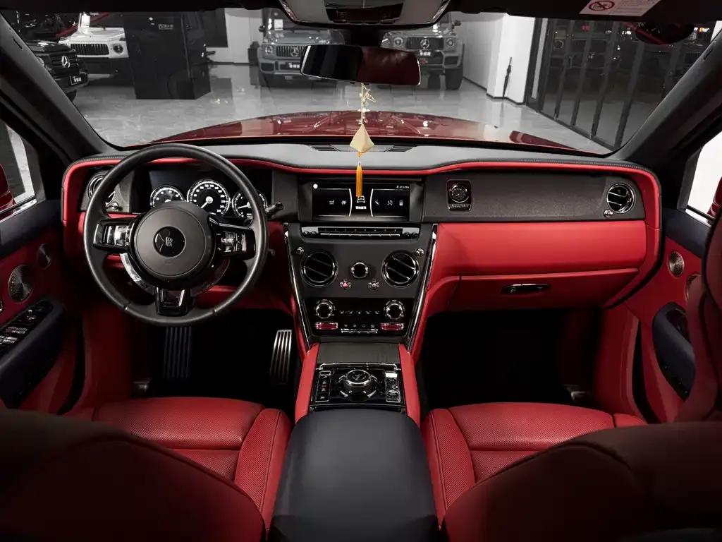 Rolls-Royce Cullinan 2023 из CN, фото 10