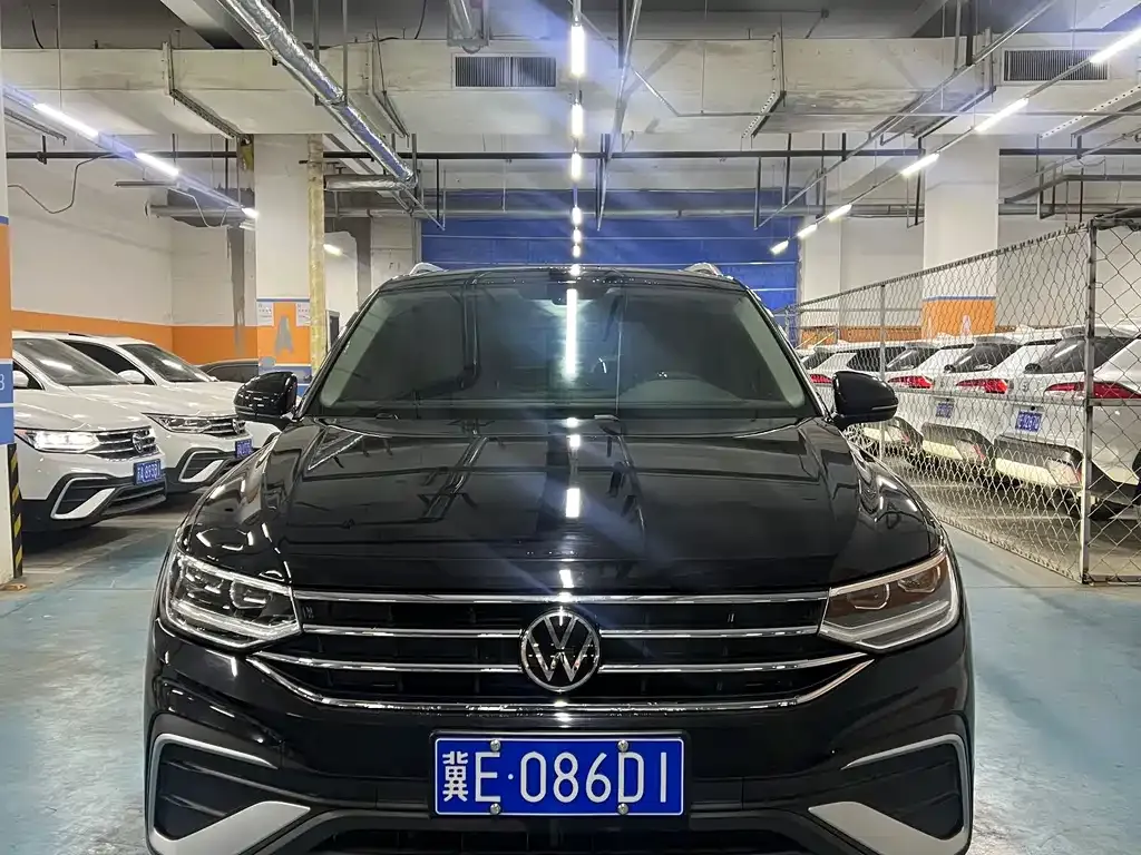 Volkswagen Tiguan L — фото 9